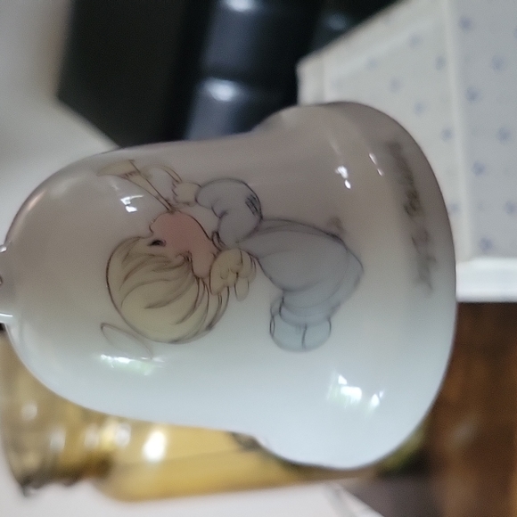 Precious Moments Vintage 1985 Joy to The World Bell Ornament - Picture 2 of 4